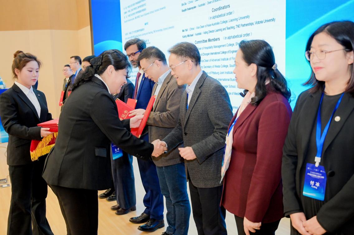 委员证书授证照片